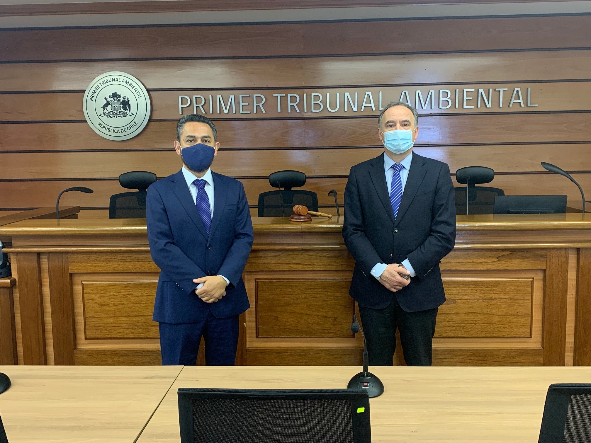 Ministro Presidente (S) Primer Tribunal Ambiental, Mauricio Oviedo y Presidente CDE, Juan Peribonio.